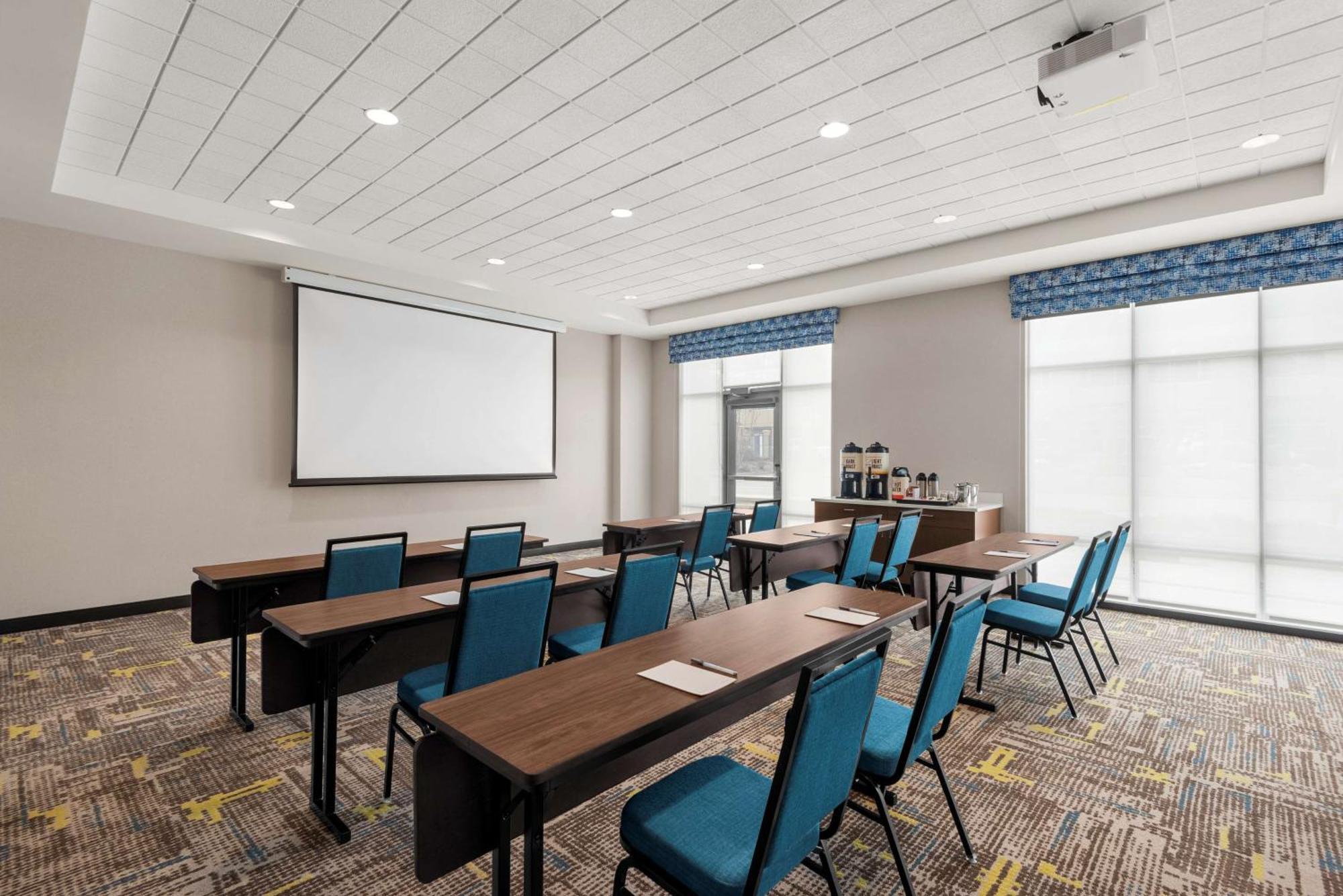 Hampton Inn & Suites Kelowna, British Columbia, Canada Buitenkant foto