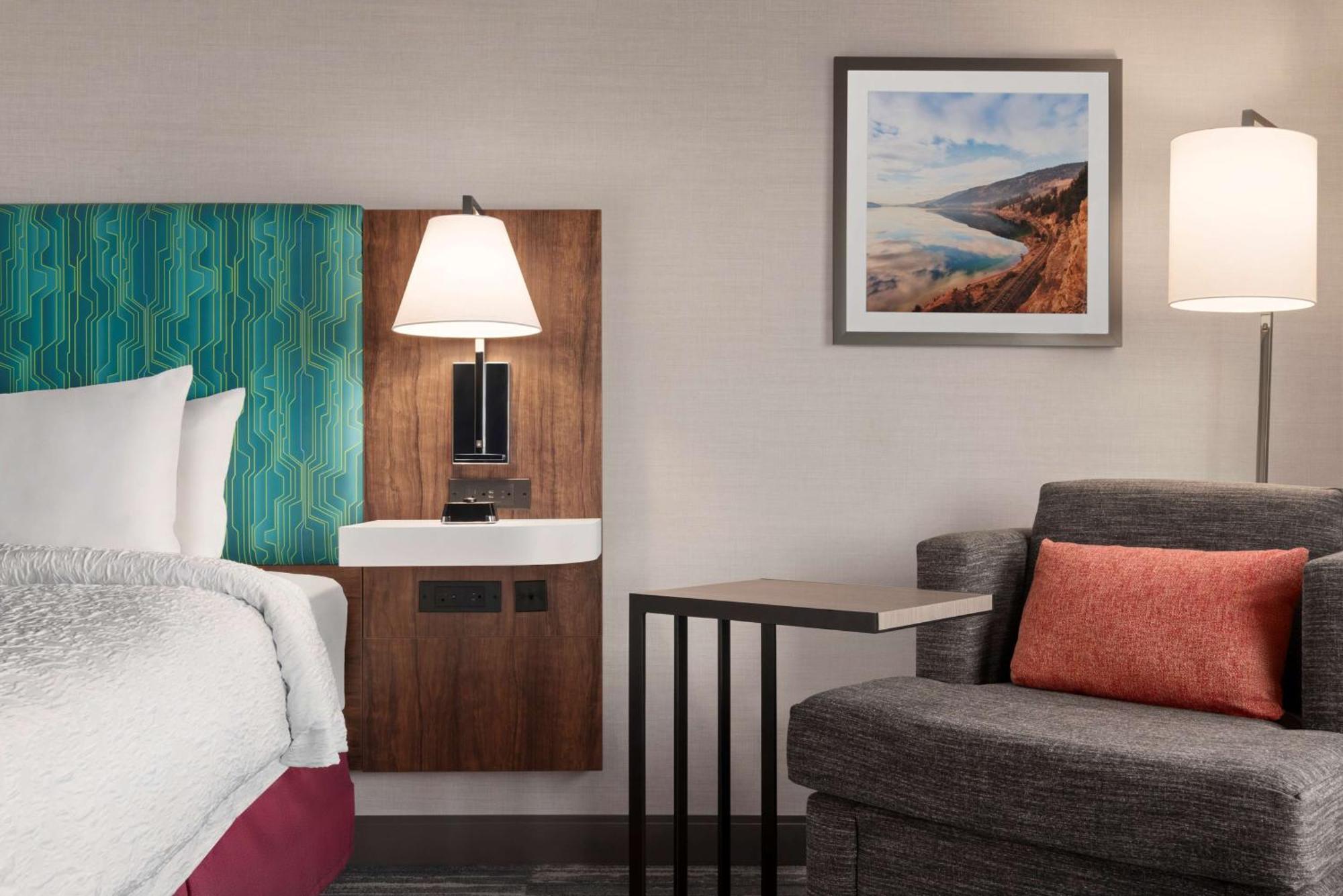 Hampton Inn & Suites Kelowna, British Columbia, Canada Buitenkant foto