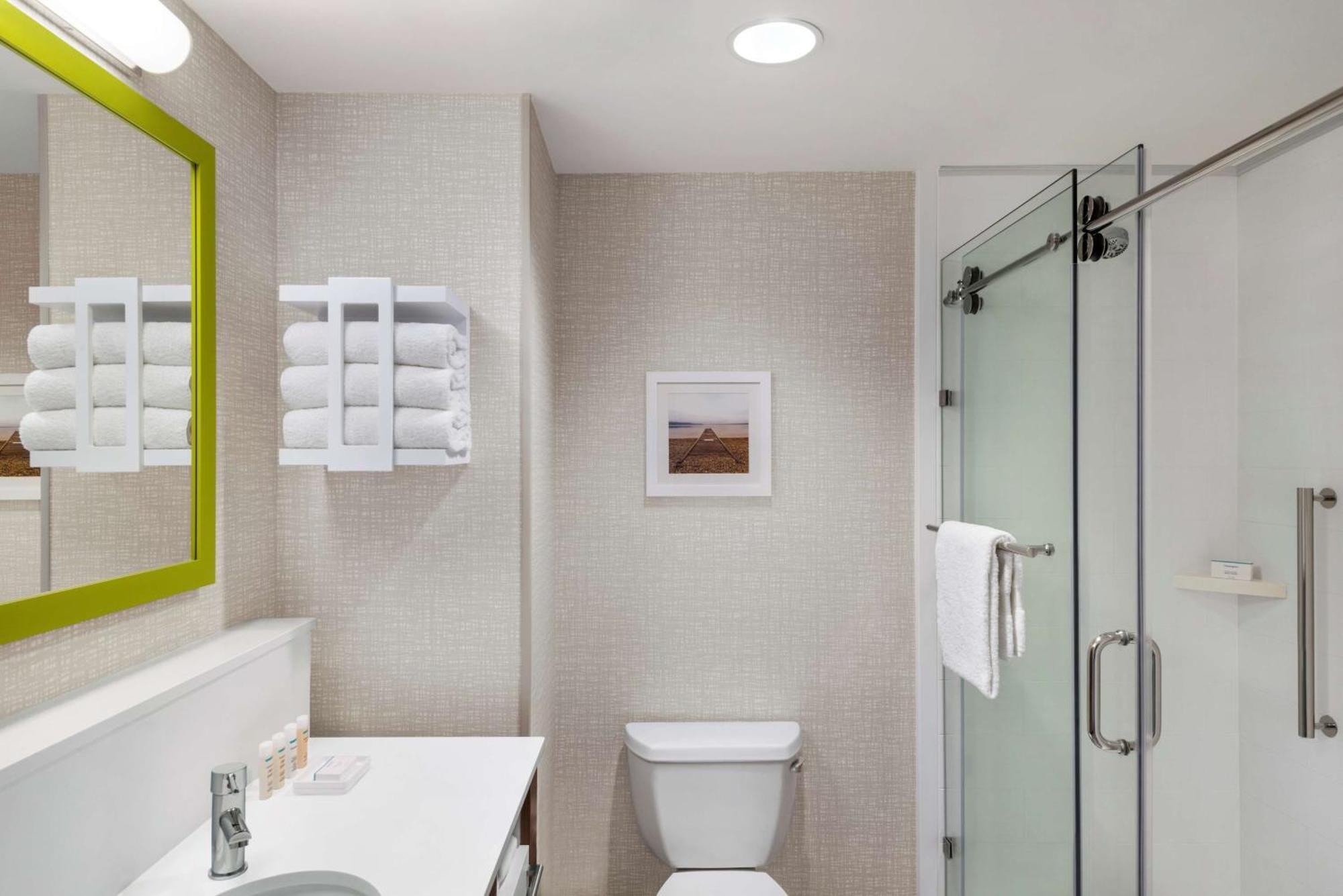 Hampton Inn & Suites Kelowna, British Columbia, Canada Buitenkant foto