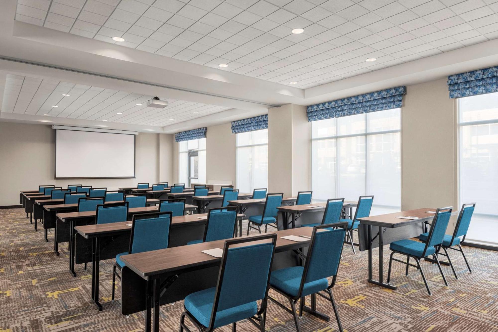 Hampton Inn & Suites Kelowna, British Columbia, Canada Buitenkant foto