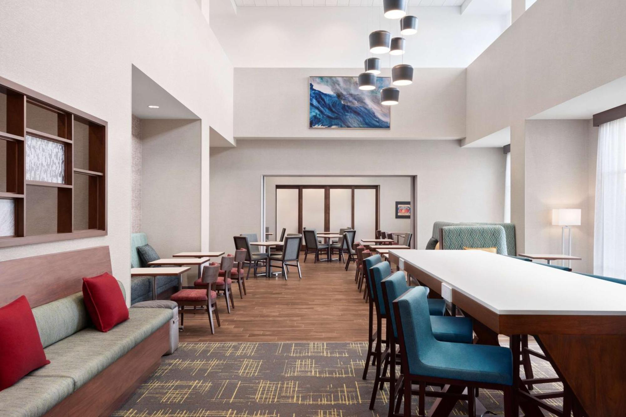 Hampton Inn & Suites Kelowna, British Columbia, Canada Buitenkant foto